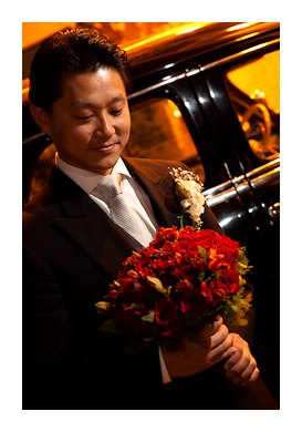 como não podia deixar de ser, meu noivo com o bouquet... ;-)